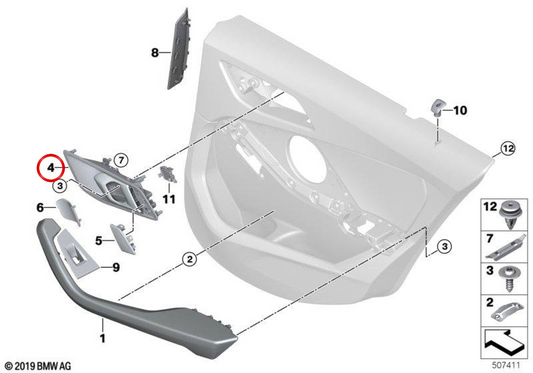Embellecedor interior maneta puerta izquierda OEM 51429875699 para BMW F40, F70, F44. Original BMW.