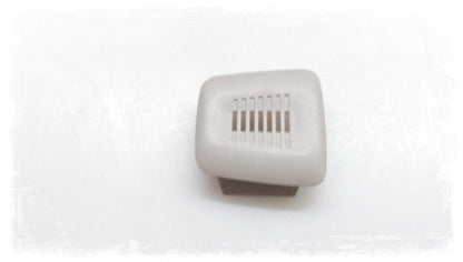 Cubierta de micrófono OEM 51447359475 para BMW i3 {I01: 60Ah, 94Ah, 120Ah, Rex} (2013-2022). Color gris carum. Pieza original BMW.