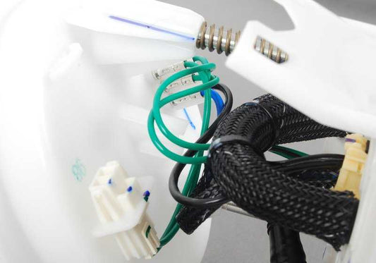 Bomba de combustible derecha con aforador OEM 16117373521 para BMW E60, E61, E63, E64. Original BMW.