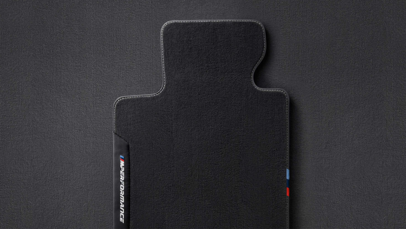 Alfombrillas M Performance OEM 51472468486 para BMW F40 y F44. Juego completo delantero y trasero. Diseño deportivo, ajuste perfecto y logo M. Original BMW.