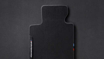 Alfombrillas M Performance OEM 51472468486 para BMW F40 y F44. Juego completo delantero y trasero. Diseño deportivo, ajuste perfecto y logo M. Original BMW.