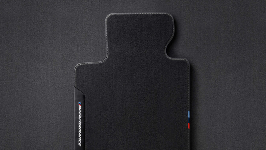 Alfombrillas M Performance OEM 51472468486 para BMW F40 y F44. Juego completo delantero y trasero. Diseño deportivo, ajuste perfecto y logo M. Original BMW.
