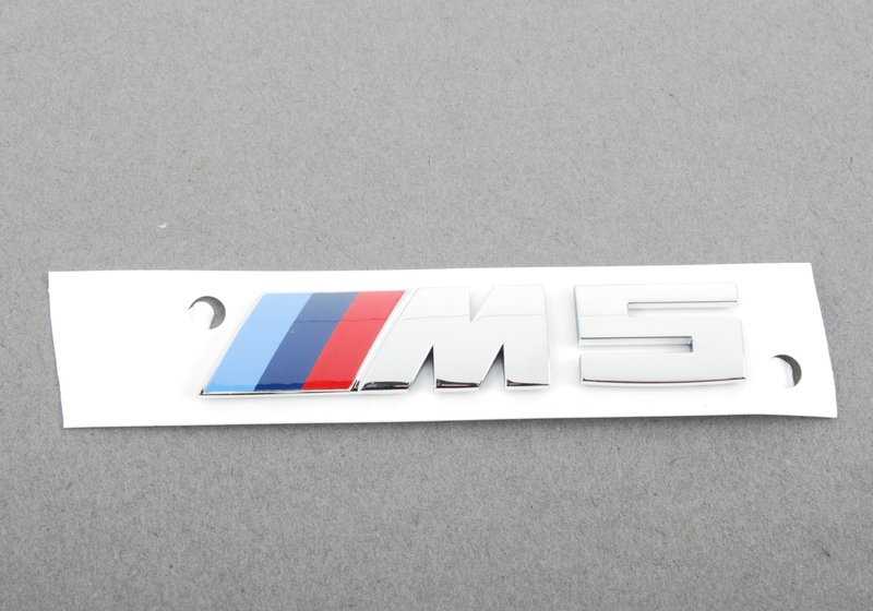 Emblema para varios modelos/series de BMW (OEM 51138059945). Original BMW.