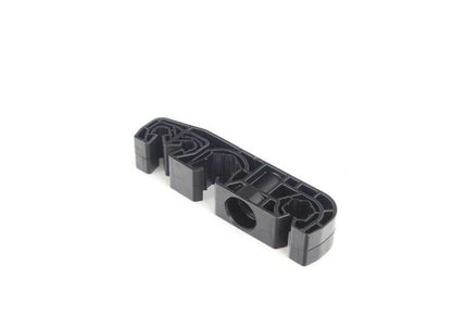 Clip de sujeción de tuberías OEM 16126763897 para BMW E81, E82, E87, E88, E90, E91, E92, E93, E84, E70, F15, F85, E71, E72, F16, F86, E85, E86, E89. Original BMW.