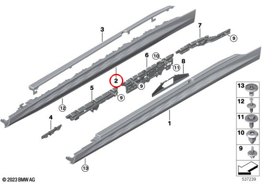 Saia lateral inferior esquerda OEM 51778465341 para BMW G68. BMW genuíno.