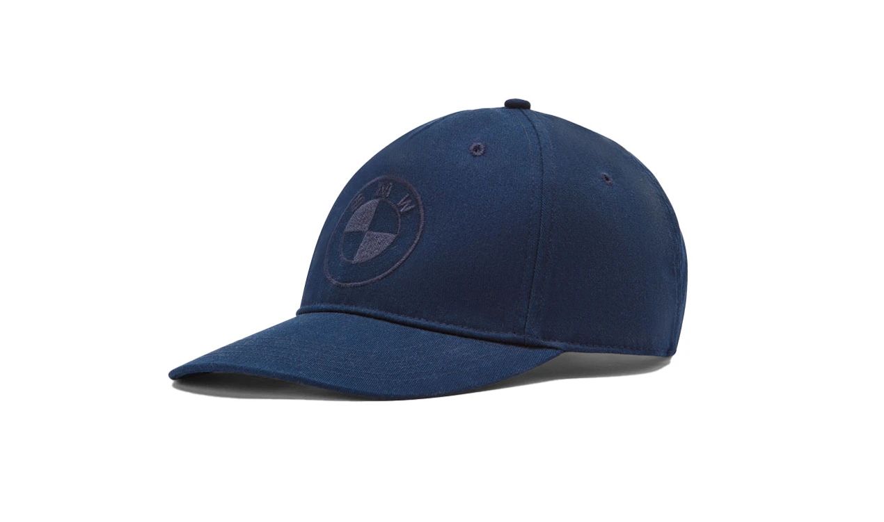 Gorra azul oscuro con logotipo tonal OEM 80162864020 para BMW {E30,E36,E46,E90,E91,E92,E93,F20,F21,F30,F31,F32,F33,F34,G20,G21,X1,X3,X5,X6,Z3,Z4,Serie 1 al Serie 8}. Original BMW.