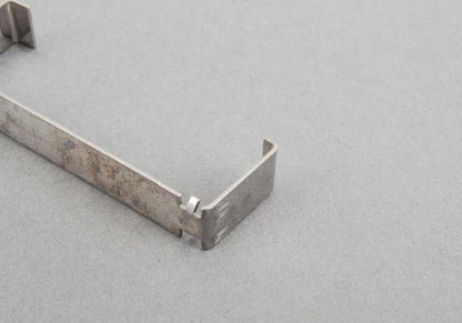 Clip para BMW E36 (OEM 51218188822). Original BMW.