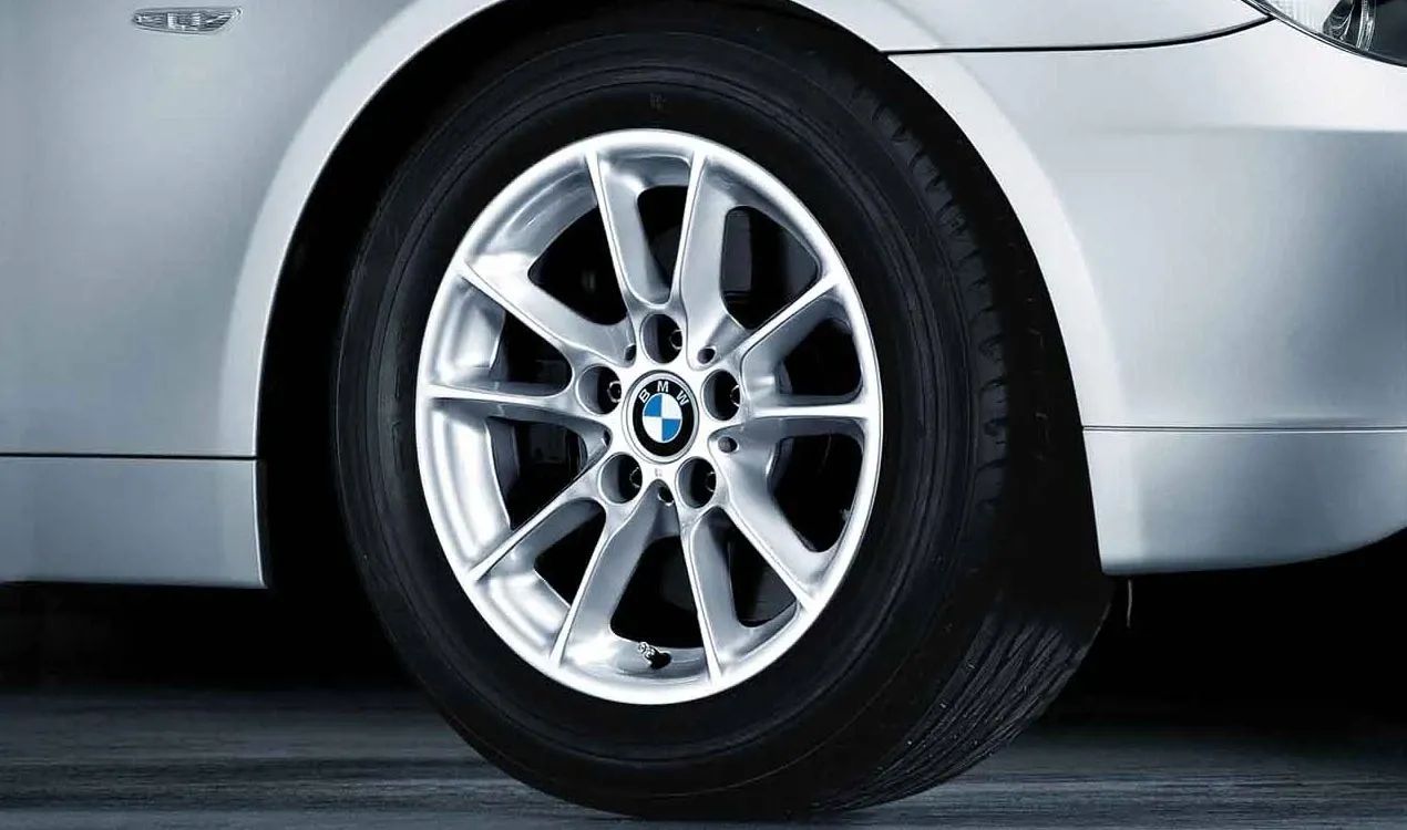 Radialspeiche 50 Legierreifen für BMW 5 E60 -Serie, E60N, E61, E61N (OEM 36116761990). Original BMW