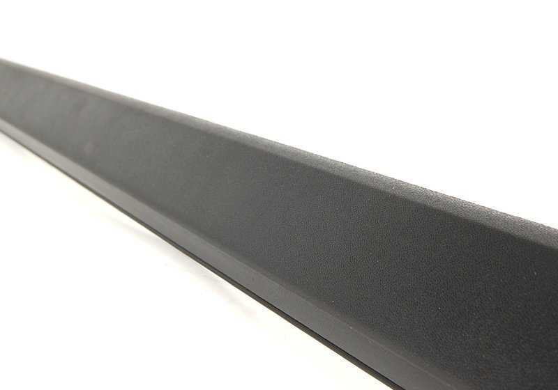 Moldura embellecedora puerta trasera derecha OEM 51138208400 para BMW E38. Color negro. Original BMW.