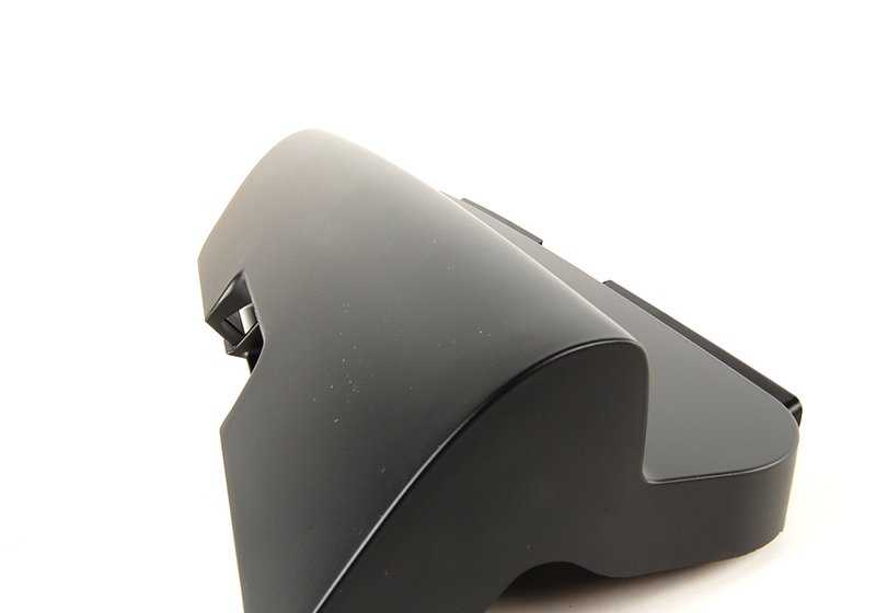 Tapa cubrehueco enganche remolque OEM 51122695499 para BMW Serie 5 E39. Original BMW.