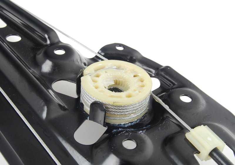 Curuns ohne linken hinteren Motor für BMW E60, E60N, E61, E61N (OEM 51357184745). Original BMW.