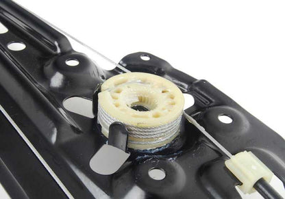 Curuns ohne linken hinteren Motor für BMW E60, E60N, E61, E61N (OEM 51357184745). Original BMW.