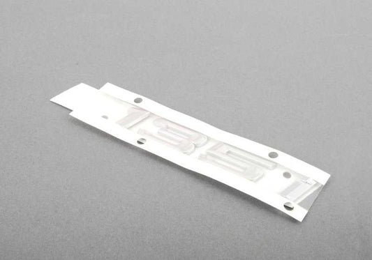 Emblema trasero adhesivo OEM 51147183159 para BMW E82, E88. Original BMW.