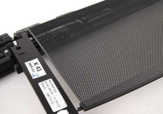 Cortinilla parasol lado izquierdo trasero OEM 51359168845 para BMW F02, F04 (7 Series). Ideal para proteger del sol en las plazas traseras. Original BMW.