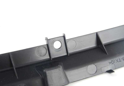 Soporte adaptador frontal OEM 51718046512 para BMW Serie 3 {E92, E92N, E93, E93N}. Pieza original BMW. Ideal para fijación en compartimento del motor o cubre bajos delantero.