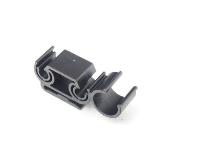 Clip soporte de tubería OEM 16127206418 para BMW Z4 (E85, E86, E89). Original BMW.