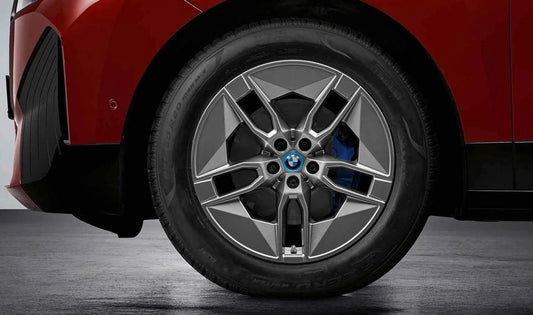 Pneus de inverno e conjunto de pneus 20 AerodynamikRad 1002 OEM 10026491B para BMW IX I20. Montada e equilibrada e congelada da meia -noite cor cinza. BMW original.