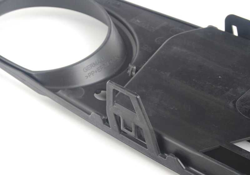 Rejilla delantera derecha parcialmente abierta OEM 51117281918 para BMW F30 y F31. Original BMW.