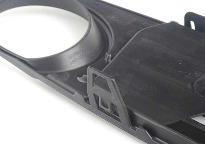 Rejilla delantera derecha parcialmente abierta OEM 51117281918 para BMW F30 y F31. Original BMW.