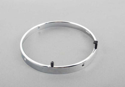 Anillo soporte de cristal faro izquierdo OEM 63121369107 para BMW E28. Recambio original BMW.