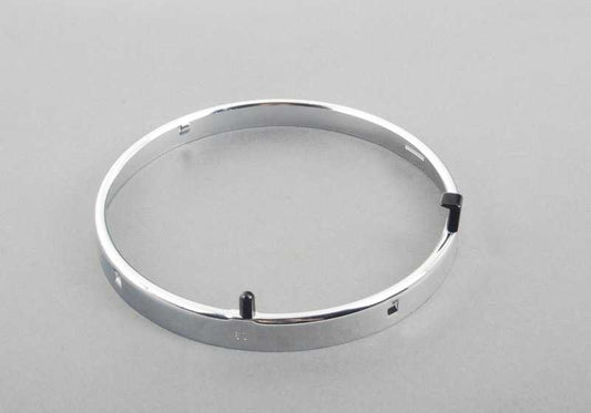Anillo soporte de cristal faro izquierdo OEM 63121369107 para BMW E28. Recambio original BMW.