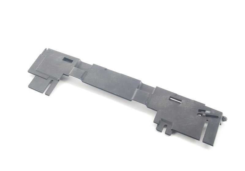 Soporte izquierdo paragolpes OEM 51138157937 para BMW Serie 7 E38 (725tds, 728i) todos los modelos compatibles. Pieza original BMW.