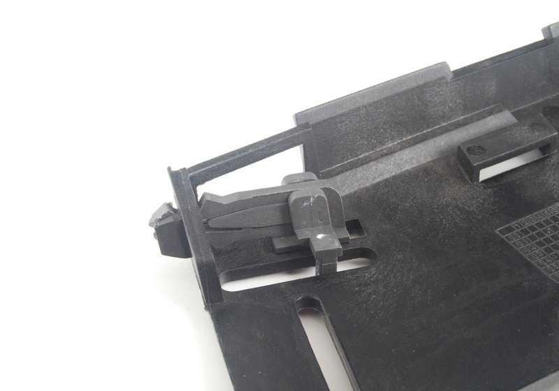 Soporte izquierdo paragolpes OEM 51138157937 para BMW Serie 7 E38 (725tds, 728i) todos los modelos compatibles. Pieza original BMW.