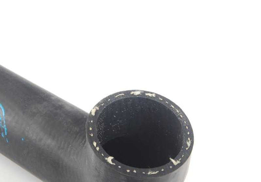 Manguera de agua OEM 11531265448 para BMW E21, E30, E12, E28. Compatible con motores M20 en modelos manuales y automáticos. Repuesto original BMW.