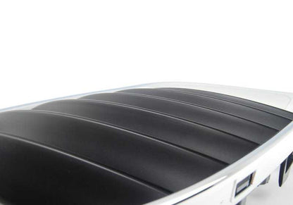Grade decorativa frontal direita 51112993306 Para BMW X1 E84 {SDRIVE16D, SDRIVE16I, SDRIVE18D}. BMW original.