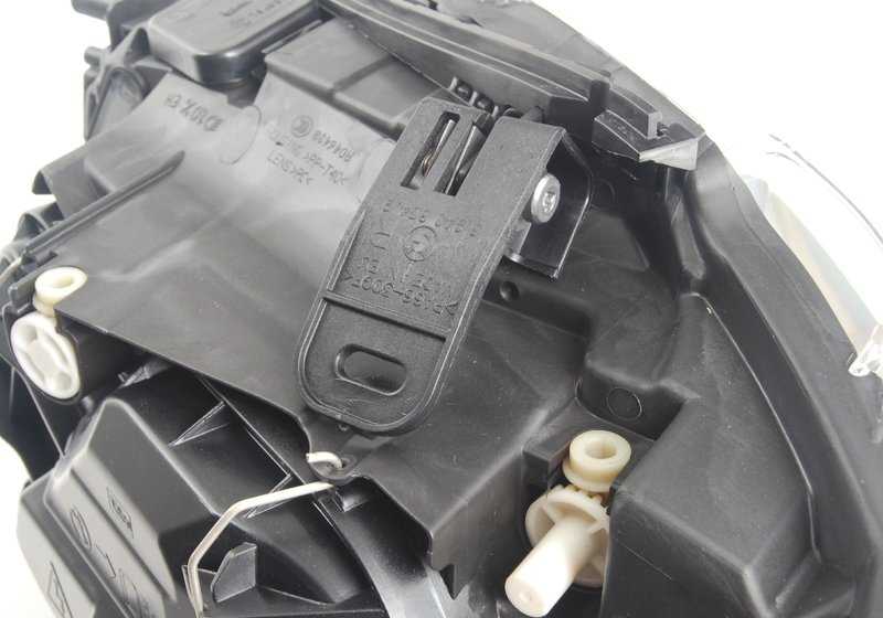 Faro Ahl-Xenon Recht für BMW E82, E88 (OEM 63117273842). Original BMW.