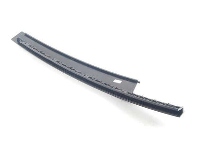 Moldura pilar B puerta delantera derecha OEM 51337263384 para BMW F30, F30N, F31, F31N, F35, F35N, F80, F80N. Color negro brillo. Original BMW.