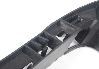 Support extérieur droit de l'OEM 511157988 pour BMW X5 E70. Pièce BMW originale.