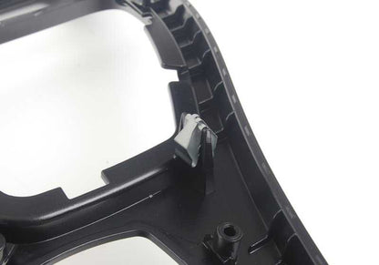 Embellecedor consola central negro OEM 51169170931 para BMW E90, E91, E92. Compatible con modelos 316d, 316i, 318d, 318i. Acabado negro diamante. Original BMW.