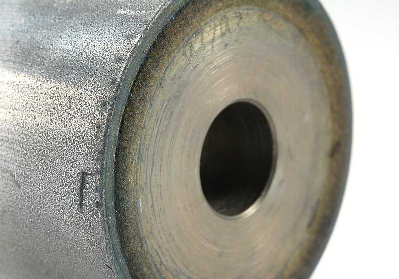 Silentblock delantero OEM 33172282484 para BMW E46, E85, E86. Pieza original BMW. Ideal para solucionar ruidos o vibraciones en la suspensión delantera.
