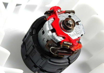 Ventilador calefacción OEM 64111357890 para BMW E9 {2.5 CS, 800 CS, 3.0 CSL, 3.0 CSi}. Compatible con modelos fabricados entre 1968 y 1975. Pieza original BMW.