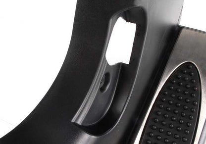 Revestimiento lateral reposapiés M delantero izquierdo OEM 51437902389 para BMW Serie 3 E46. Original BMW.
