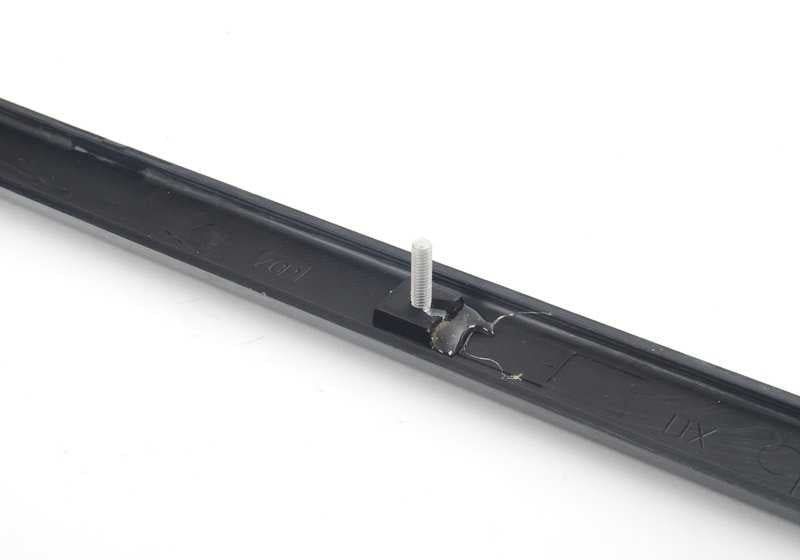 Moldura embellecedora puerta trasera derecha OEM 51428172036 para BMW E39. Original BMW.