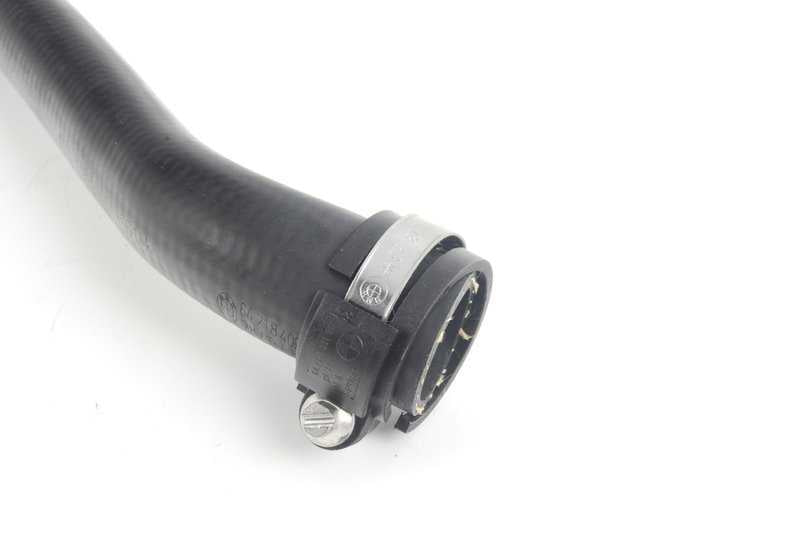 Tubo de válvula de agua de entrada del motor para BMW E53 (OEM 64218409062). Original BMW.