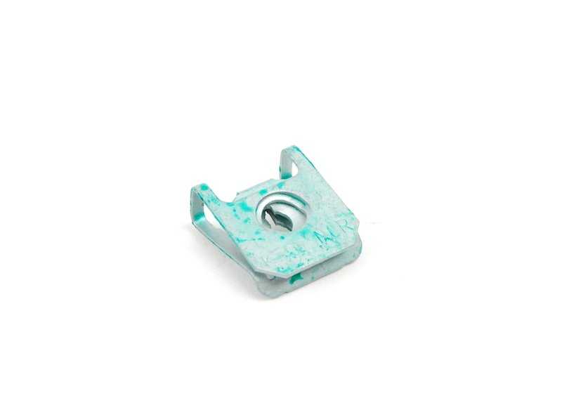 C-clip self-locking nut for BMW E82, E88, E90, E90N, E91N, E92, E92N, E93, E93N, I01, I01N, E84, E89 (OEM 07147330004). Genuine BMW