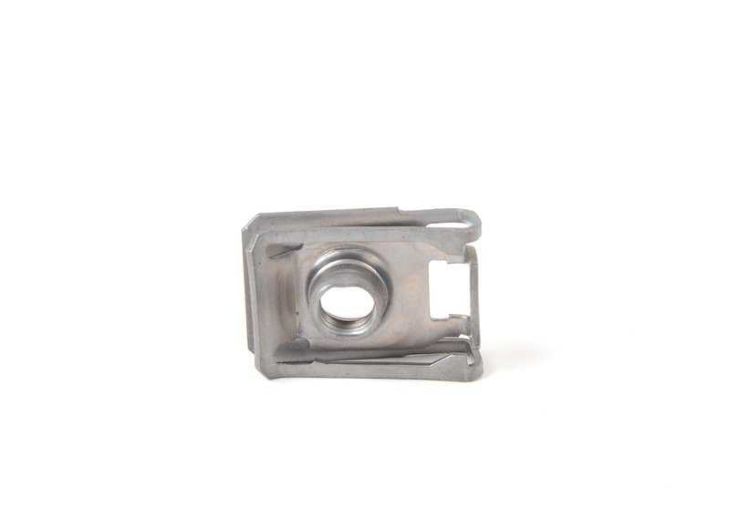 Tuerca clip tipo C OEM 07149118815 para BMW F10, G30, E70, E71, E72, G06, U06. Compatible con modelos como 216i, 218d, 218i, 220d. Pieza original BMW.