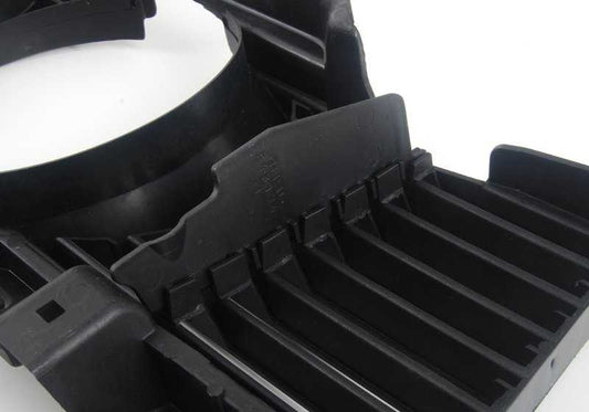 Grade decorativa esquerda 51131944137 para BMW E34 518G, 518i (M40/M43) com mudança manual ou automática. Compatível com modelos de 1989 a 1996. BMW original.