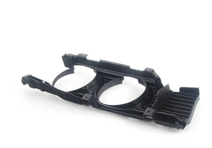 Grade decorativa esquerda 51131944137 para BMW E34 518G, 518i (M40/M43) com mudança manual ou automática. Compatível com modelos de 1989 a 1996. BMW original.