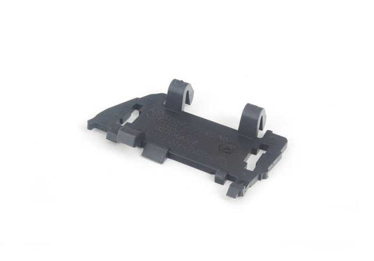 Cierre ciego delantero derecho OEM 51117056946 para BMW Serie 5 E60, E60 LCI, E61, E61 LCI. Original BMW.