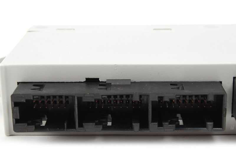 Módulo control puerta trasera derecha OEM 61356964140 para BMW E65, E66. Original BMW.