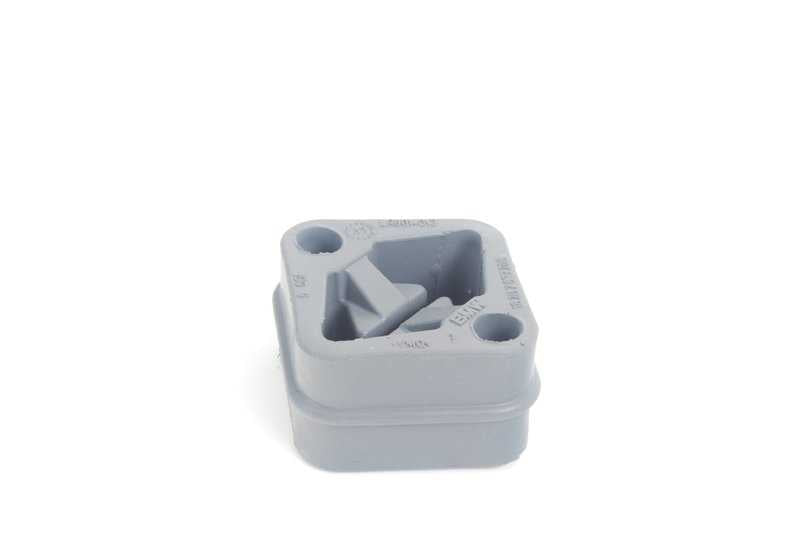 Soporte de goma trasero para escape OEM 18207833206 para BMW Serie 5 E60, E61 y Serie 6 E63, E64. Original BMW.