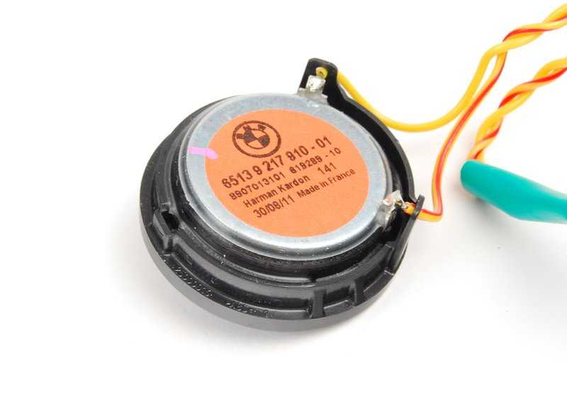 Altavoz agudo Harman Kardon OEM 65139217910 para BMW E81. Compatible con modelos E81: 116d, 116i (varios motores y transmisiones). Altavoz original BMW para sistema de sonido premium.