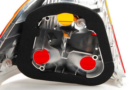 Piloto trasero derecho en aleta OEM 63218364726 para BMW E46 (Berlina y Touring). Original BMW.