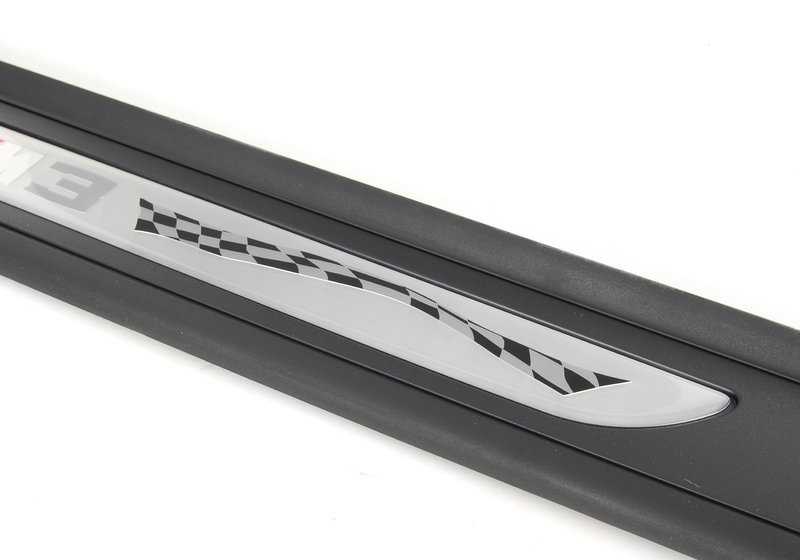 Embellere destro in entrata OEM 51477979360 per BMW E92 M3 (Modelli KG91, KG92, WD91, WD92). Compatibile con la produzione tra il 2007-2013. BMW originale.