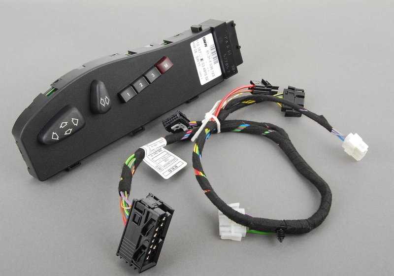 Mando izquierdo de ajuste del asiento OEM 52108263133 para BMW E46 {316i, 316Ci} con motores M43, N40, N42, N45. Compatible con cambio manual y automático. Original BMW.