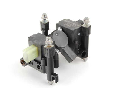 Válvula de suspensión neumática OEM 37246779713 para BMW X5 E53. Original BMW.